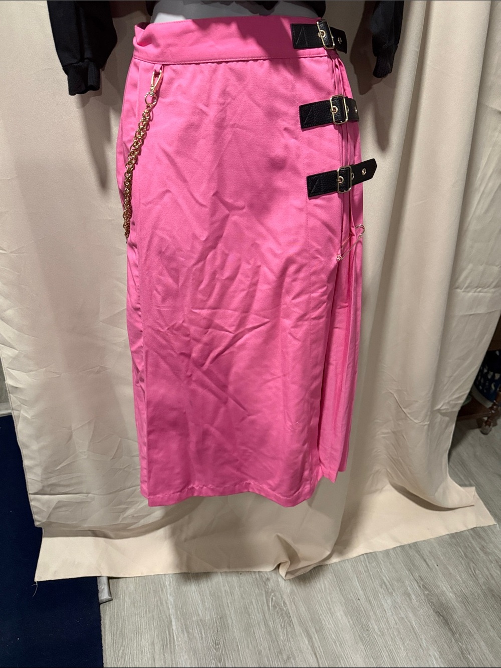 Pink Midi Skirt with Buckle and Chain Detail